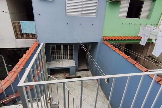 Área externa de casa à venda com 2 quartos, 103m² em Vila Carmosina, São Paulo