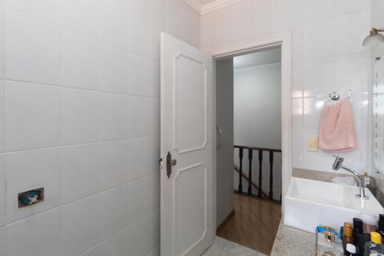Banheiro 2 de casa à venda com 4 quartos, 180m² em Jardim Japao, São Paulo