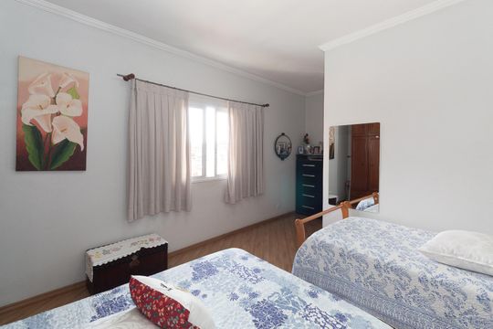 Quarto 1 de casa à venda com 4 quartos, 180m² em Jardim Japao, São Paulo
