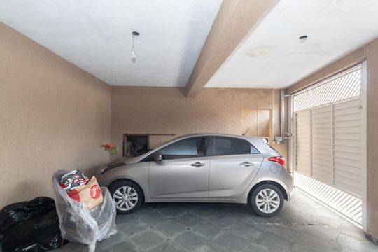 Garagem de casa à venda com 4 quartos, 180m² em Jardim Japao, São Paulo