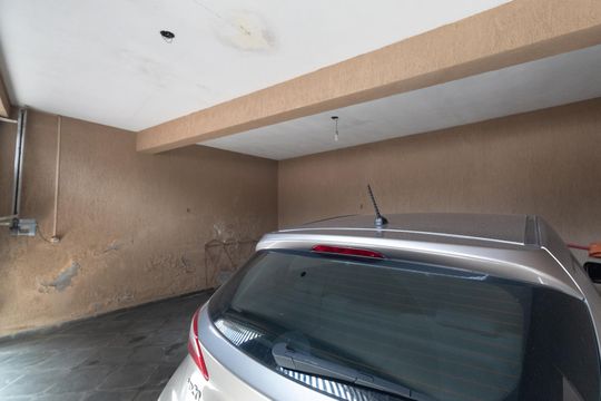 Garagem de casa à venda com 4 quartos, 180m² em Jardim Japao, São Paulo