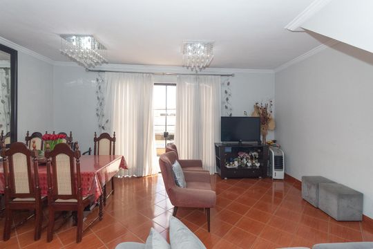 Casa à venda com 4 quartos, 180m² em Jardim Japao, São Paulo