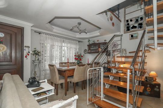 Sala de casa à venda com 3 quartos, 226m² em Sarandi, Porto Alegre
