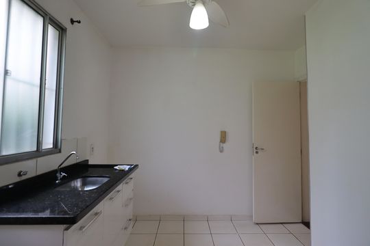 Cozinha de apartamento para alugar com 1 quarto, 37m² em Parque Ribeirão Preto, Ribeirão Preto