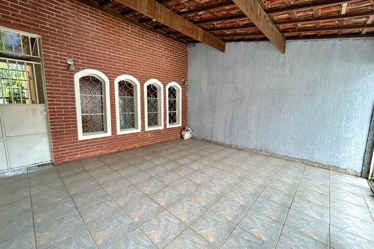 Garagem de casa à venda com 3 quartos, 300m² em Jardim Vila Galvao, Guarulhos