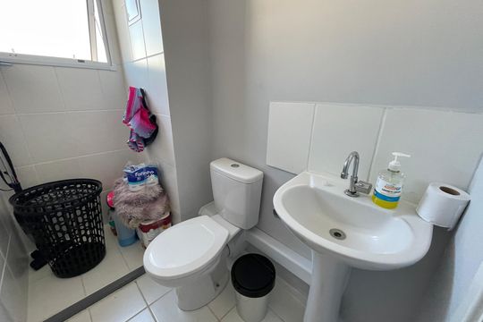 Banheiro Social de apartamento para alugar com 2 quartos, 49m² em Recanto Vista Alegre, Cotia