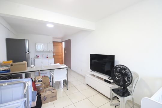 Sala de kitnet/studio à venda com 1 quarto, 28m² em Freguesia (jacarepaguá), Rio de Janeiro