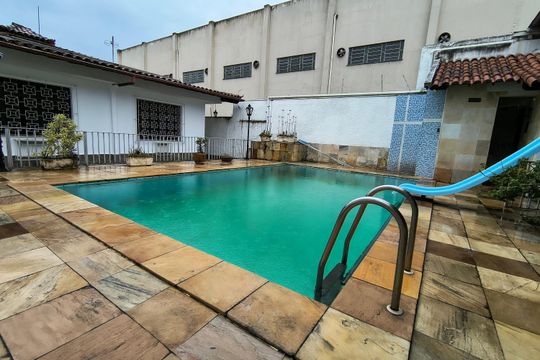 Área comum de casa à venda com 3 quartos, 742m² em Taquara, Rio de Janeiro