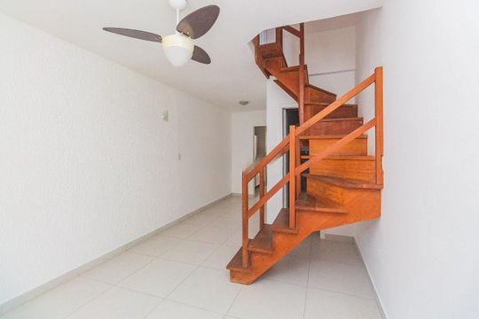 Sala  de casa de condomínio à venda com 2 quartos, 98m² em Morro Santana, Porto Alegre