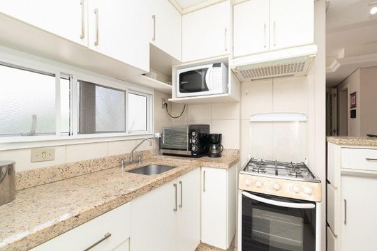 Cozinha  de apartamento para alugar com 3 quartos, 77m² em Cristal, Porto Alegre