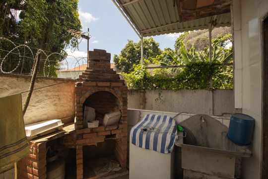 Área de Serviço de casa para alugar com 4 quartos, 180m² em Mutondo, São Gonçalo