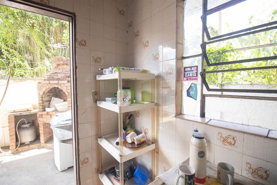 Cozinha de casa para alugar com 4 quartos, 180m² em Mutondo, São Gonçalo