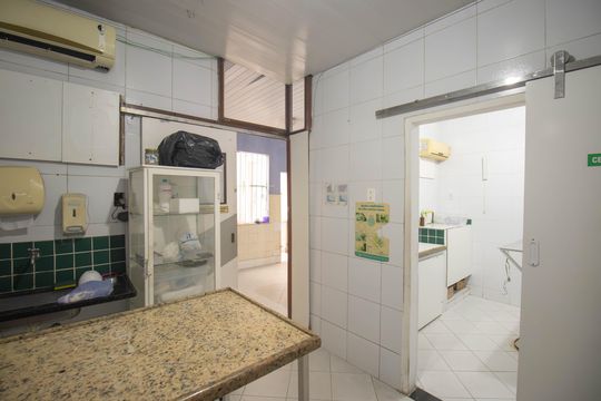 Copa de casa para alugar com 4 quartos, 180m² em Mutondo, São Gonçalo