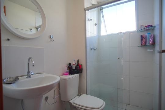 Banheiro de apartamento para alugar com 2 quartos, 42m² em Feitoria, São Leopoldo