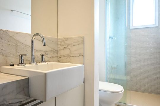 Banheiro de apartamento para alugar com 1 quarto, 40m² em Vila Andrade, São Paulo