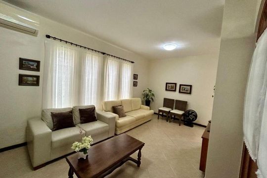 Casa à venda com 3 quartos, 192m² em Piratininga, Niterói