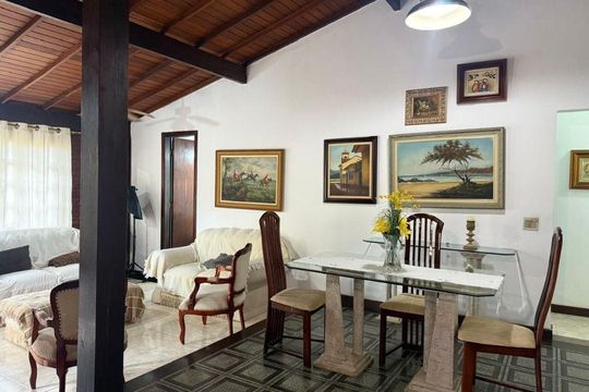 Casa à venda com 3 quartos, 184m² em Itaipu, Niterói