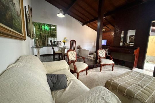 Casa à venda com 3 quartos, 184m² em Itaipu, Niterói