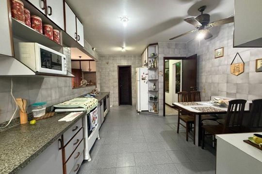 Casa à venda com 3 quartos, 184m² em Itaipu, Niterói
