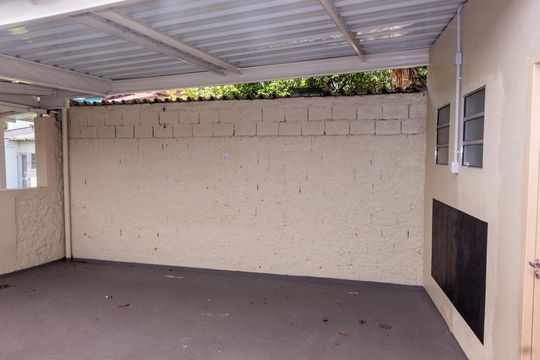 Quintal de casa para alugar com 8 quartos, 1000m² em Jardim Shangrilá (zona Sul), São Paulo