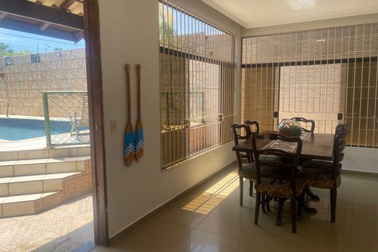 Sala de casa para alugar com 5 quartos, 360m² em Jardim Mar e Ceu, Guarujá