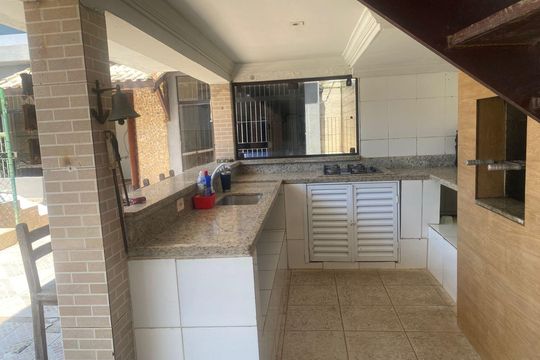 Área externa de casa para alugar com 5 quartos, 360m² em Jardim Mar e Ceu, Guarujá