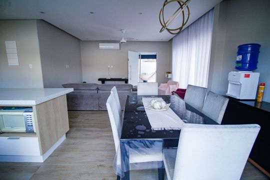 Sala de casa para alugar com 5 quartos, 624m² em Balneario Flórida, Praia Grande