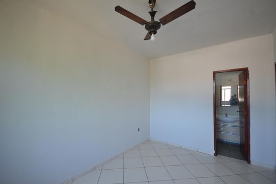 Quarto 1 Suite de casa de condomínio para alugar com 3 quartos, 140m² em Bento Ribeiro, Rio de Janeiro
