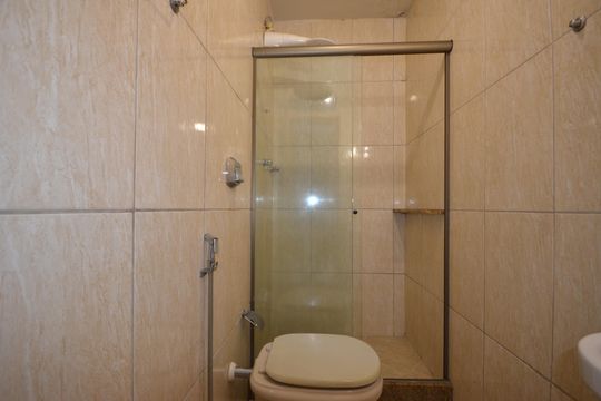Banheiro Social de casa de condomínio para alugar com 3 quartos, 140m² em Bento Ribeiro, Rio de Janeiro