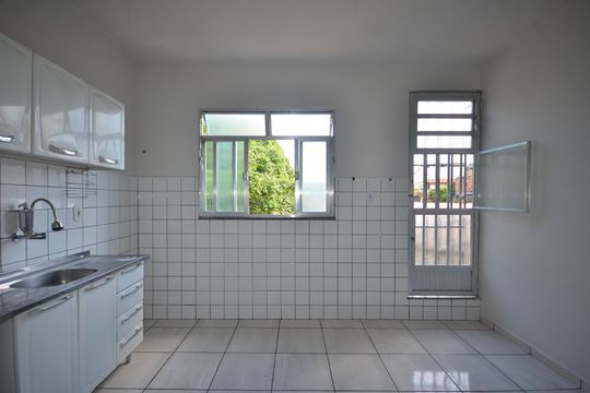 Cozinha e Área de Serviço de casa de condomínio para alugar com 3 quartos, 140m² em Bento Ribeiro, Rio de Janeiro