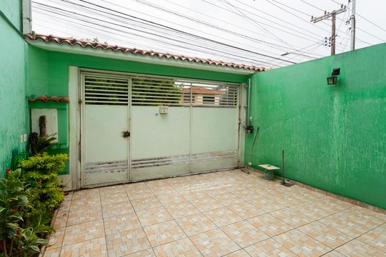 Garagem de casa à venda com 3 quartos, 136m² em Interlagos, São Paulo