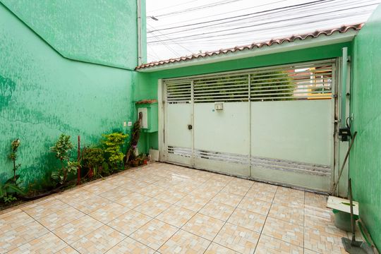Garagem de casa à venda com 3 quartos, 136m² em Interlagos, São Paulo
