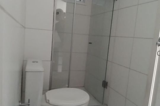 Banheiro de apartamento à venda com 2 quartos, 52m² em Fátima, Canoas