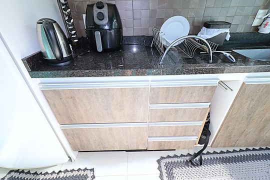 Cozinha - Armários de apartamento para alugar com 1 quarto, 49m² em Bom Jesus, Porto Alegre