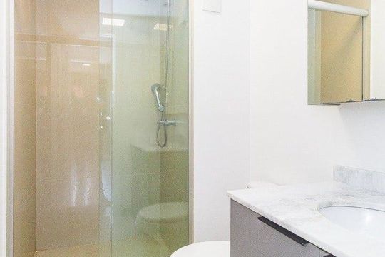 Banheiro  de apartamento à venda com 1 quarto, 37m² em Partenon, Porto Alegre