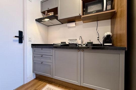 Cozinha  de kitnet/studio para alugar com 1 quarto, 27m² em Santo Amaro, São Paulo