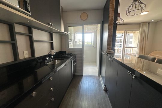 Cozinha de apartamento para alugar com 1 quarto, 51m² em Empresarial 18 do Forte, Barueri