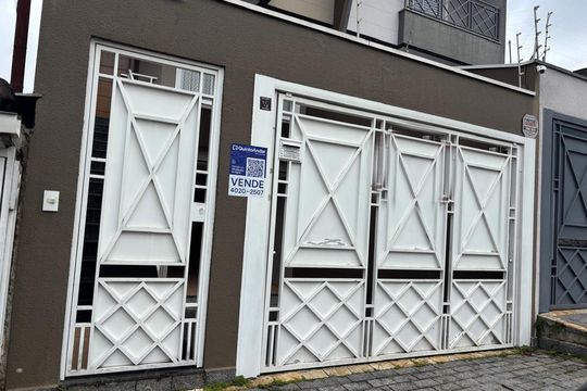 Fachada  de casa à venda com 3 quartos, 220m² em Santa Terezinha, São Bernardo do Campo