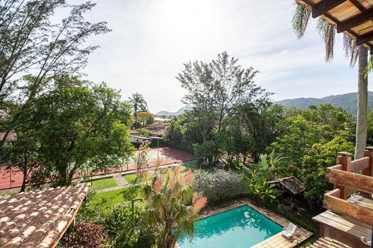 Casa à venda com 6 quartos, 541m² em Piratininga, Niterói