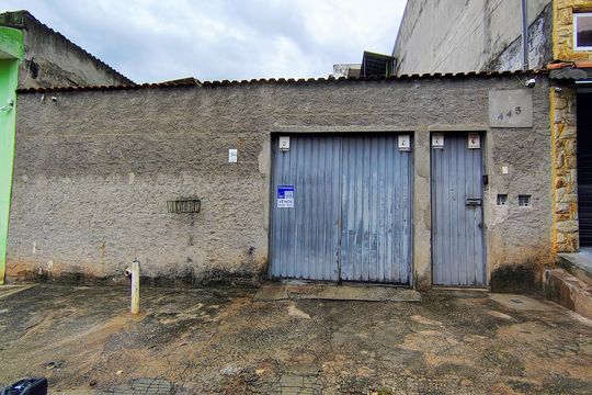 Fachada de casa à venda com 2 quartos, 249m² em Padroeira, Osasco