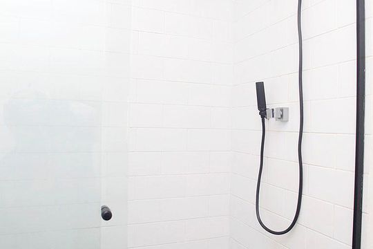 Banheiro 1 Quarto Suíte de apartamento à venda com 2 quartos, 65m² em Cidade Baixa, Porto Alegre