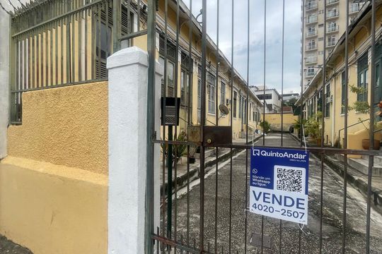 Plaquinha de casa à venda com 2 quartos, 100m² em Vila Isabel, Rio de Janeiro