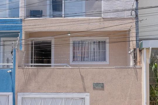 Fachada de casa à venda com 2 quartos, 100m² em Vila Salete, São Paulo