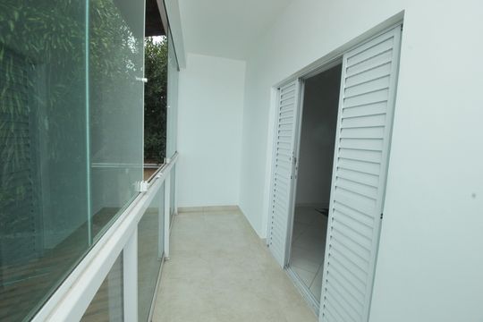 Sacada do Quarto 1 de casa à venda com 4 quartos, 144m² em Vila Humaita, Santo André