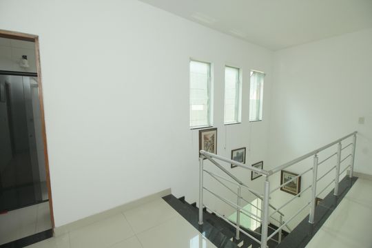 Corredor de casa à venda com 4 quartos, 144m² em Vila Humaita, Santo André