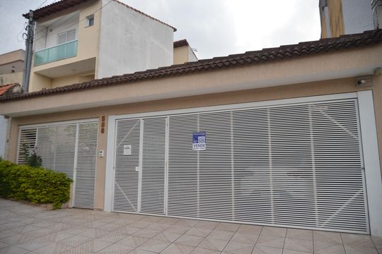 Fachada de casa à venda com 2 quartos, 250m² em Jardim Las Vegas, Santo André