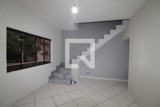 Casa à venda com 6 quartos, 347m² em Vila Dalila, São Paulo