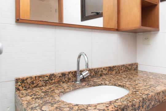 Banheiro Social de apartamento para alugar com 1 quarto, 44m² em Centro Histórico, Porto Alegre