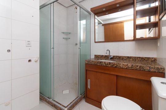 Banheiro Social de apartamento para alugar com 1 quarto, 44m² em Centro Histórico, Porto Alegre