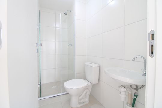 Banheiro de apartamento para alugar com 2 quartos, 35m² em Jardim Sabara, São Paulo